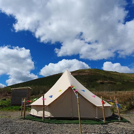 Calon Y Goedwig Glamping Hotel แลนโดเวรี ภายนอก รูปภาพ