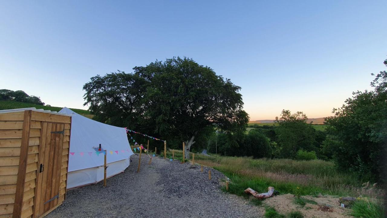 Calon Y Goedwig Glamping Hotel แลนโดเวรี ภายนอก รูปภาพ