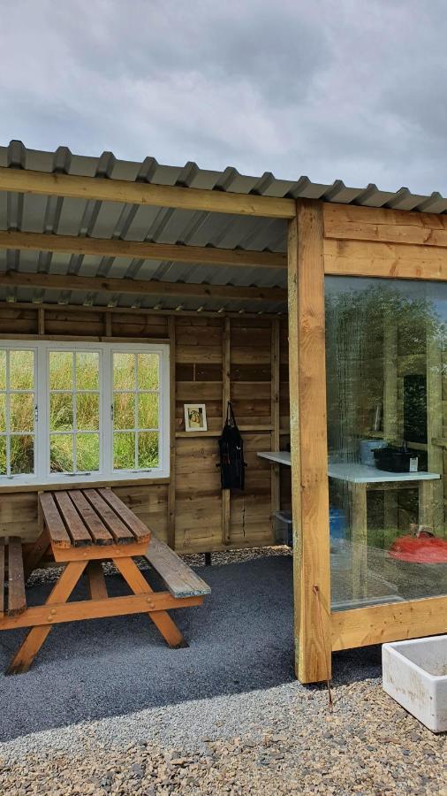 Calon Y Goedwig Glamping Hotel แลนโดเวรี ภายนอก รูปภาพ