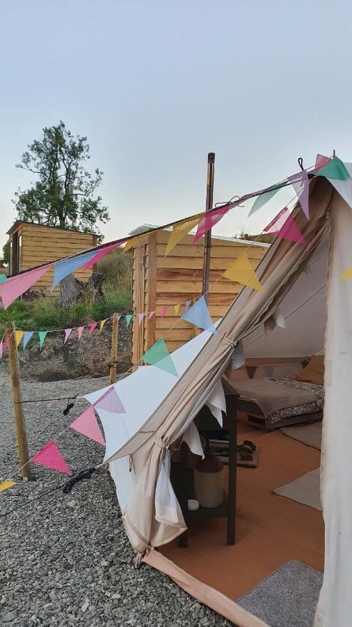 Calon Y Goedwig Glamping Hotel แลนโดเวรี ภายนอก รูปภาพ