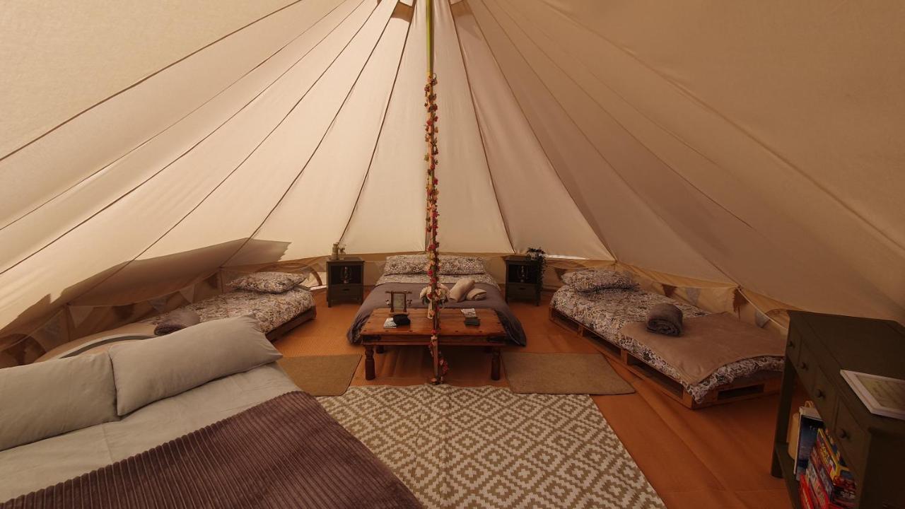 Calon Y Goedwig Glamping Hotel แลนโดเวรี ภายนอก รูปภาพ