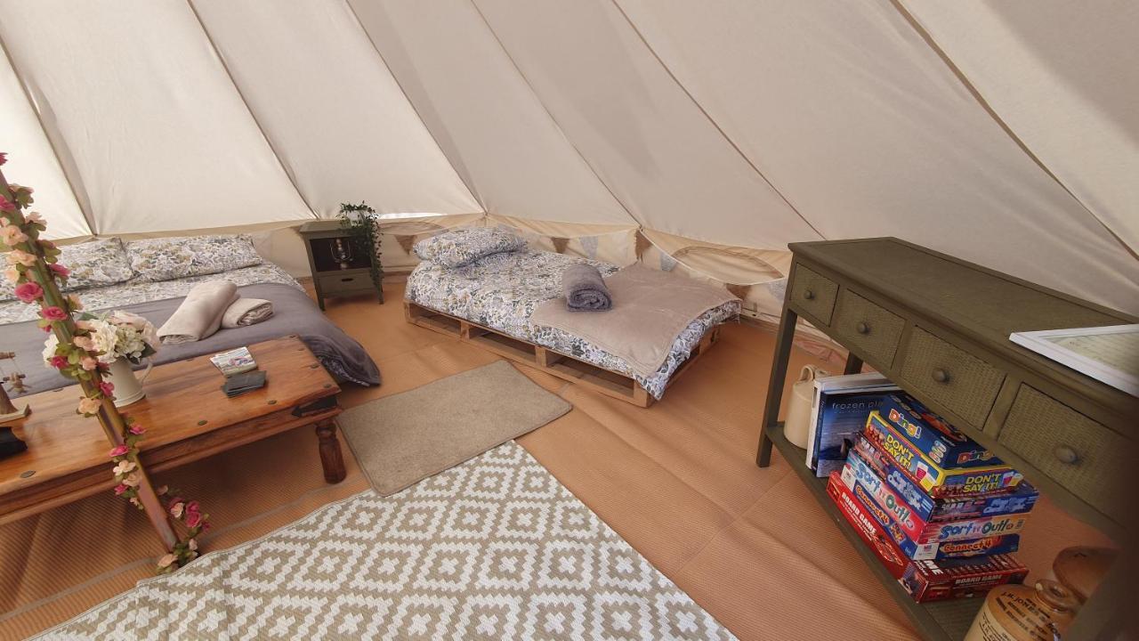 Calon Y Goedwig Glamping Hotel แลนโดเวรี ภายนอก รูปภาพ
