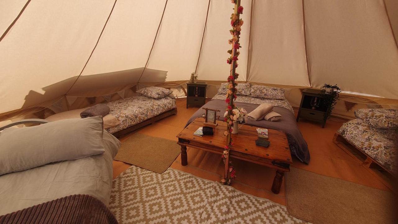 Calon Y Goedwig Glamping Hotel แลนโดเวรี ภายนอก รูปภาพ