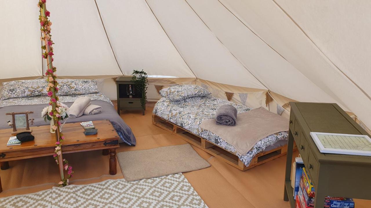 Calon Y Goedwig Glamping Hotel แลนโดเวรี ภายนอก รูปภาพ
