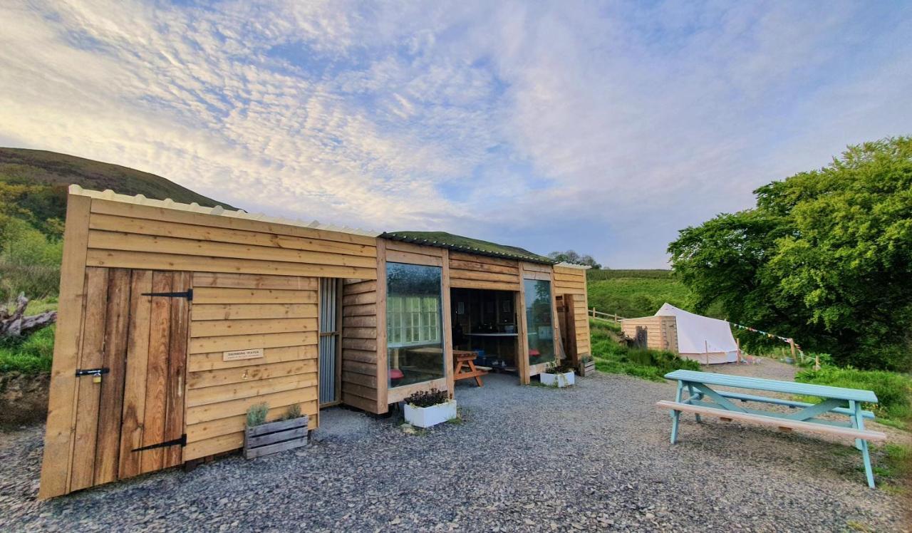 Calon Y Goedwig Glamping Hotel แลนโดเวรี ภายนอก รูปภาพ