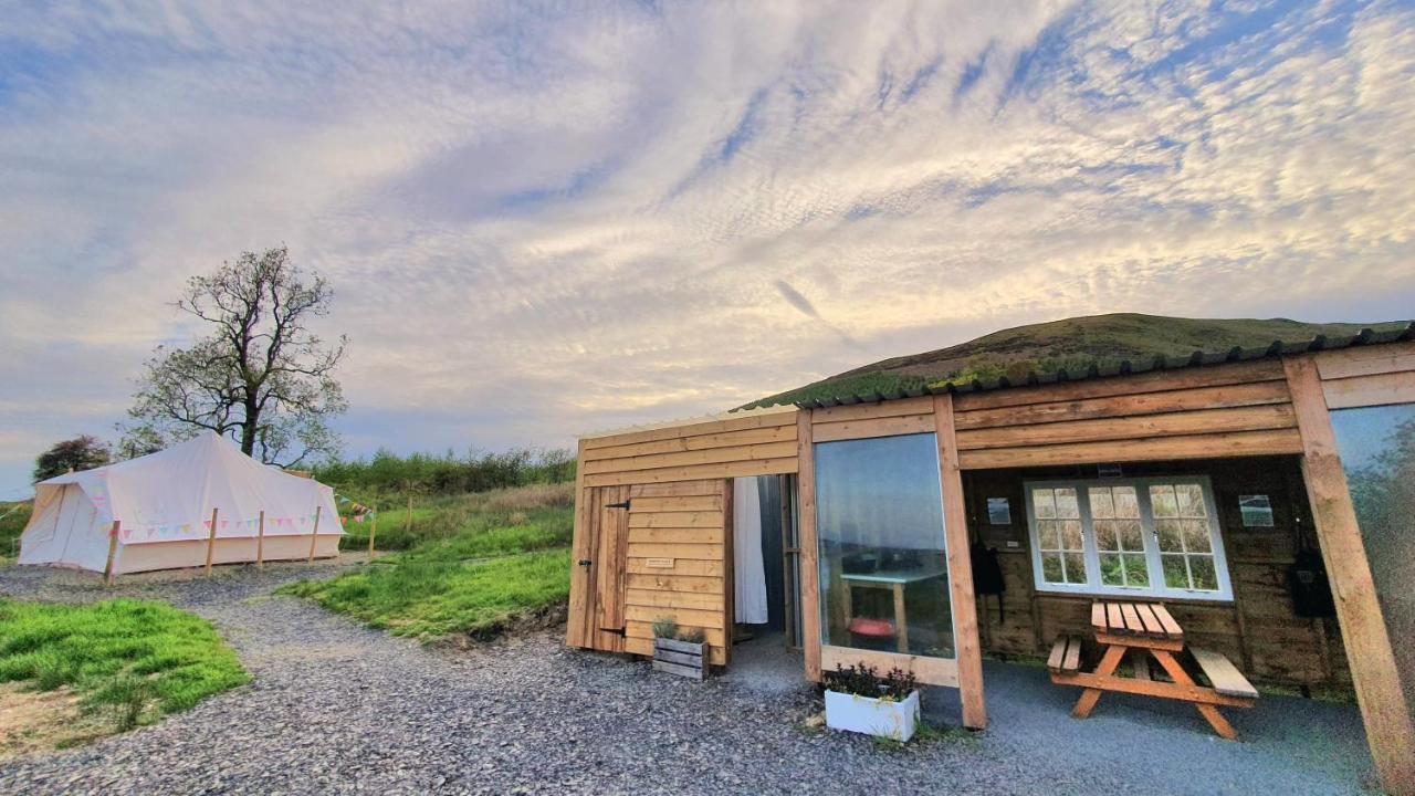 Calon Y Goedwig Glamping Hotel แลนโดเวรี ภายนอก รูปภาพ