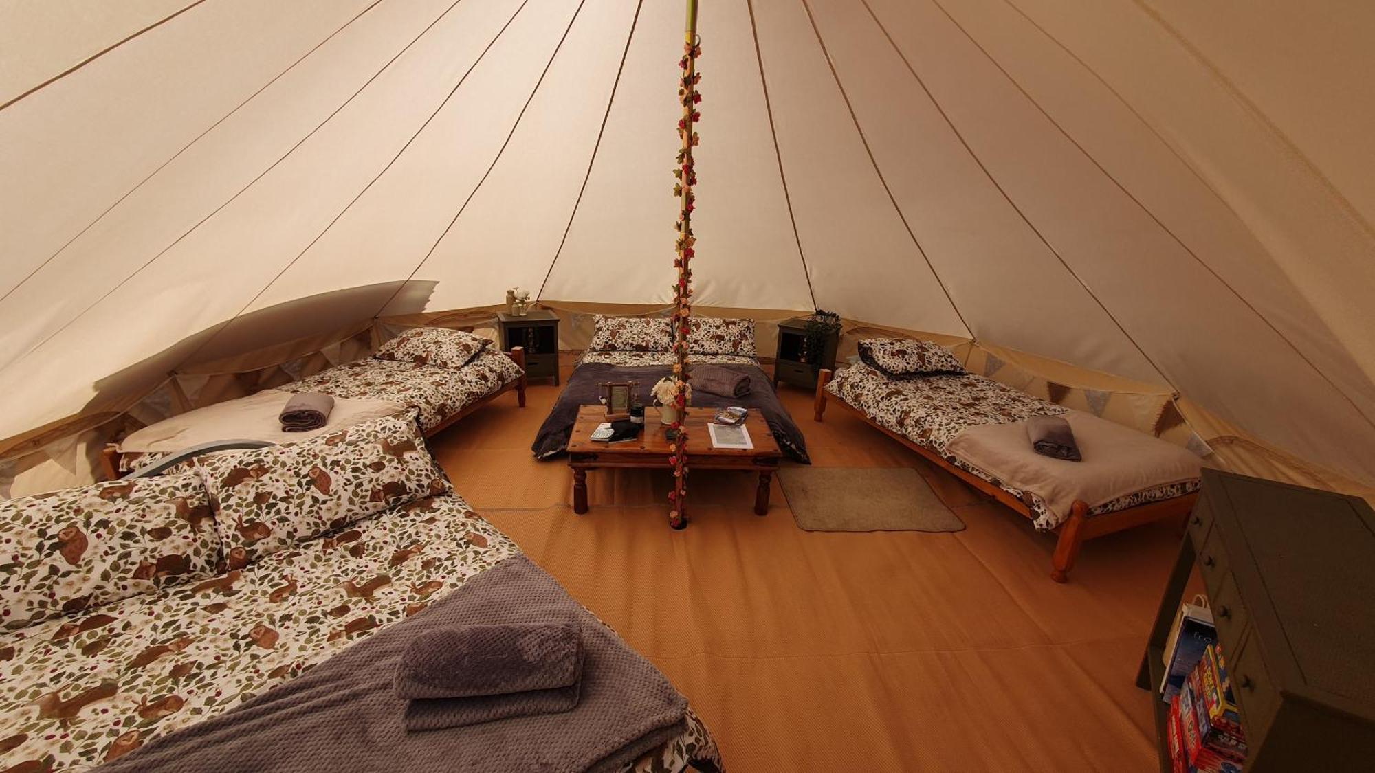 Calon Y Goedwig Glamping Hotel แลนโดเวรี ภายนอก รูปภาพ