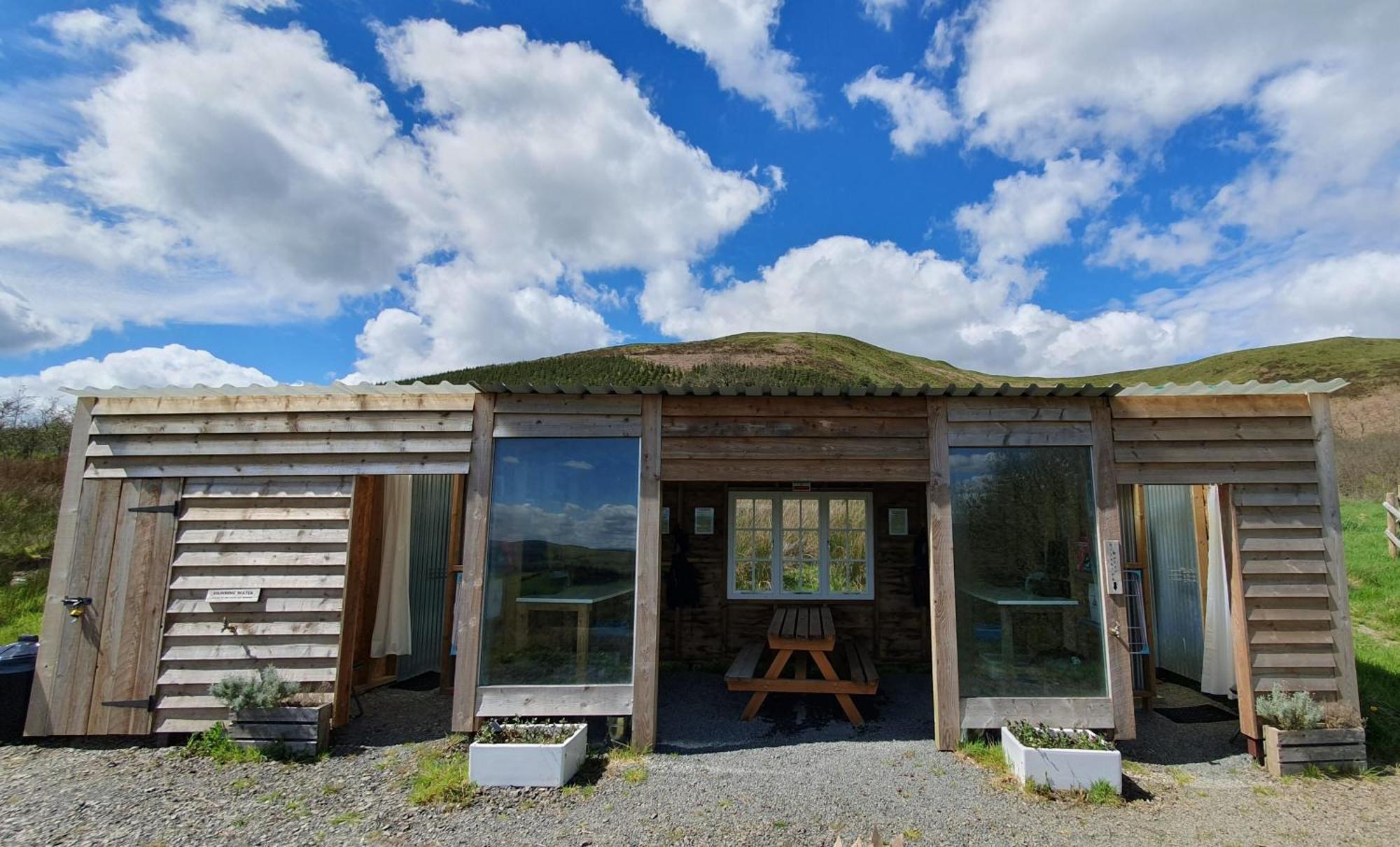 Calon Y Goedwig Glamping Hotel แลนโดเวรี ภายนอก รูปภาพ